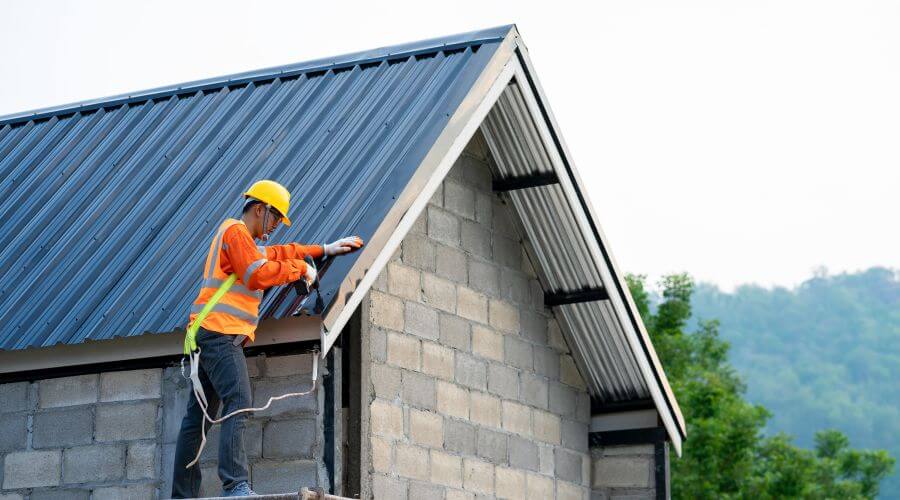 Professional residential roofers in Alpha, MI